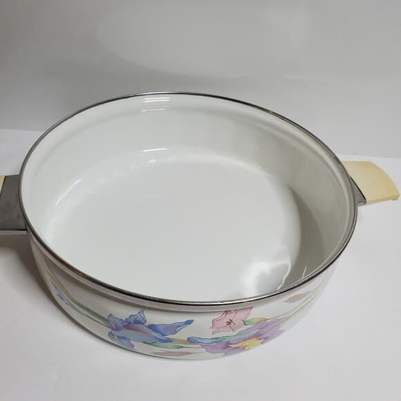 Vintage Mikasa Gabriele White Floral Enamel 2 handle cooking pot and enamel bowl - Picture 7 of 10